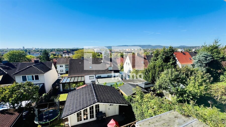 Sanierte Doppelhaushälfte mit großzügigem Garten, Garage & viel Platz für die Familie - OG Schlafzimmer Panoramablick
